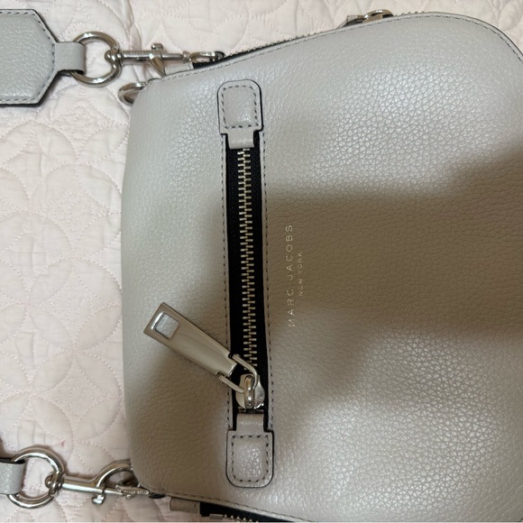 Marc Jacobs Light Gray Crossbody Bag - Picture 3 of 8